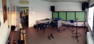 Aula 2 - sala prove, chitarra, basso
