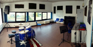 Aula 1 - sala prove, pianoforte, canto, batteria